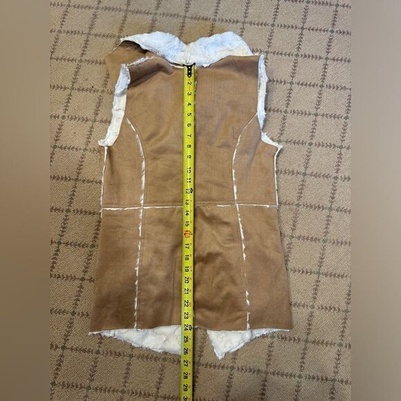 Onetheland Faux suede camel waterfall vest with white faux fur lining NWOT M - Picture 5 of 15